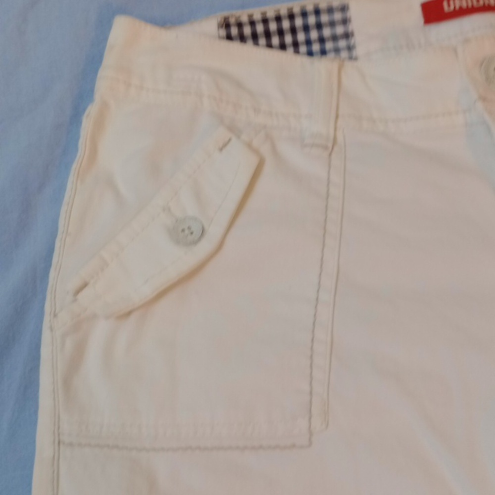 UNIONBAY White Bermuda Shorts Classic Summer Style, Size 9 - Picture 4 of 12